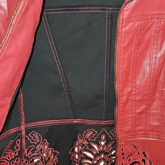 ๐ค๐คWhite House Black Market Burgundy Denim Coated Jacket - Size Small/0 - Picture 13 of 16